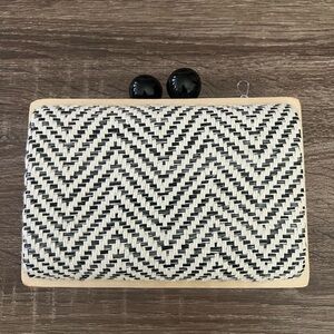 NWT Shiraleah Chicago Woven Clutch Crossbody Chain Black/White